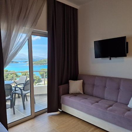 Hotel Queen Margaret Seaside Ksamil Exterior photo